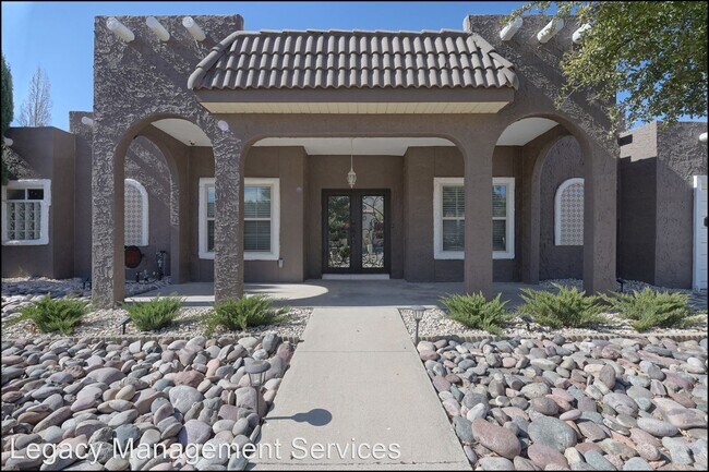 Foto del edificio - 5 br, 3 bath House - 6005 Pino Real