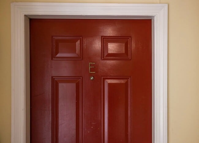 Interior Photo - 146 7th St NE