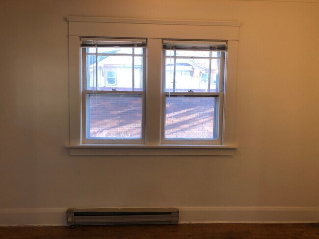 Foto del edificio - Vintage Campus House ~  3 bedrooms, 1.5 bath