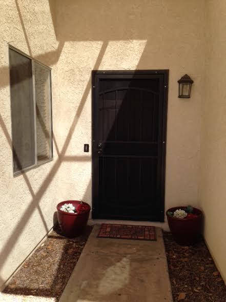 Building Photo - 3 Bedroom Condo in Sunset Mesa