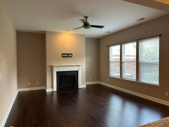 Building Photo - 109 Grayfox Dr