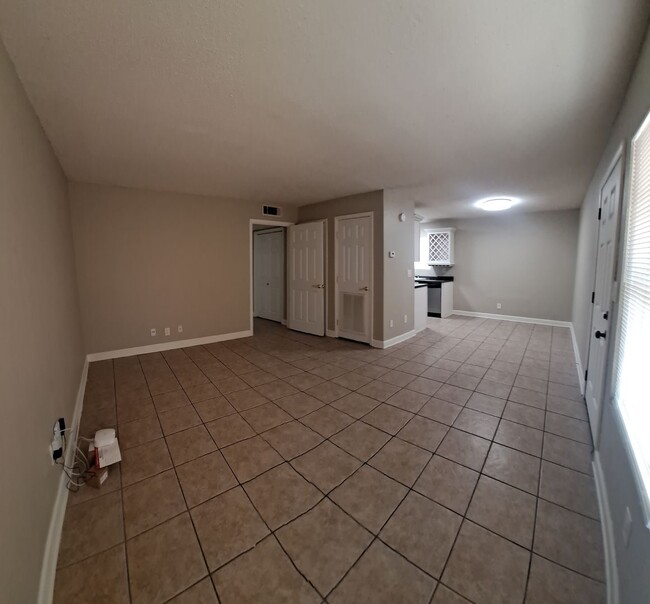 Building Photo - 1 BD/1 BA