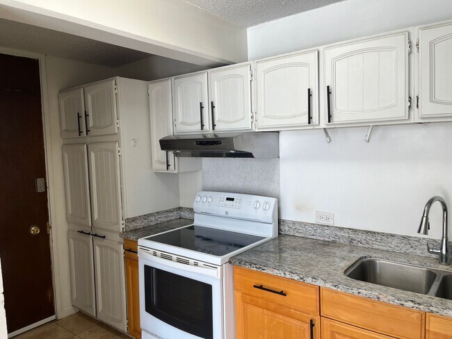 Foto del edificio - Ward Villa - Secured building 2 bedrooms, ...