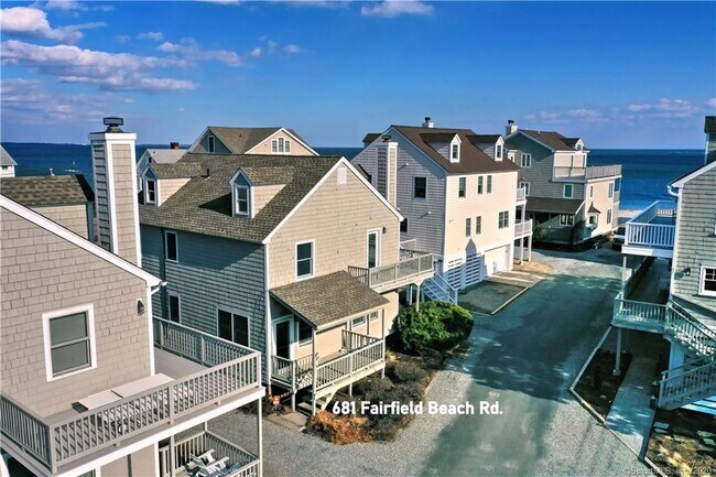 Building Photo - 681 Fairfield Beach Rd