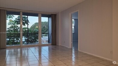 Building Photo - 120 Royal Pk Dr