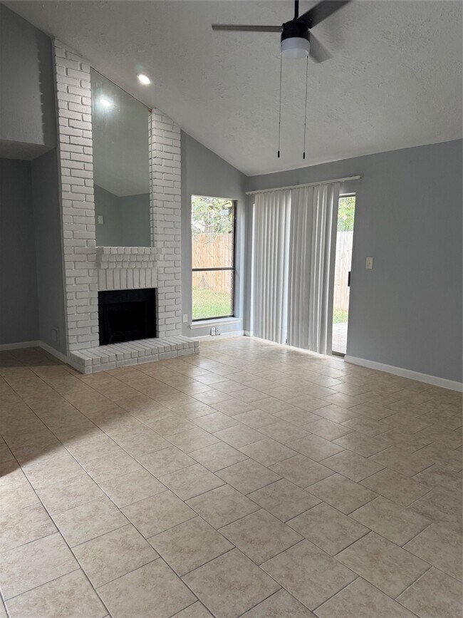 Foto del edificio - 10727 Staghill Dr