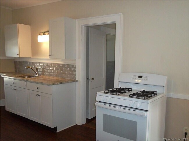 Building Photo - 299 Monroe St