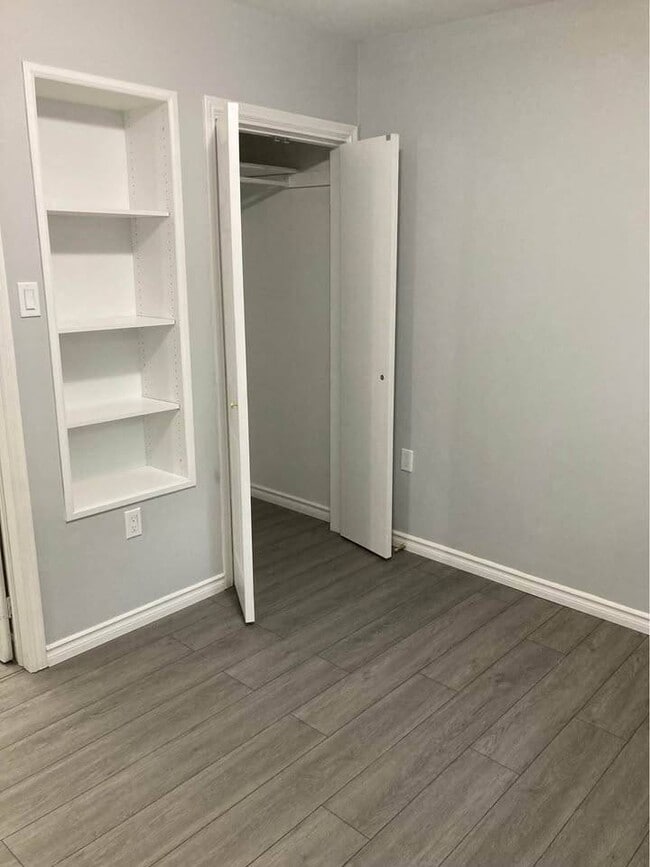 Building Photo - 4-106 Byron