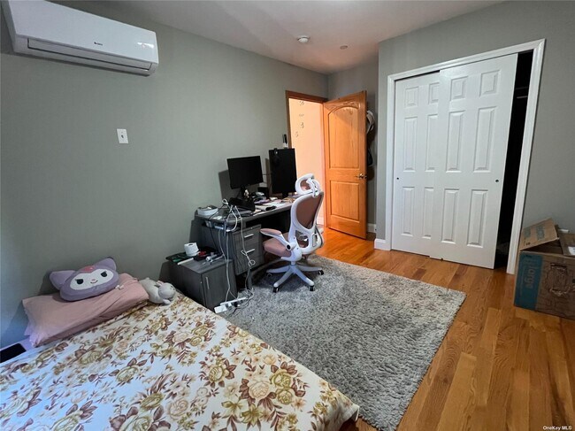 Foto del edificio - 32-15 Leavitt St