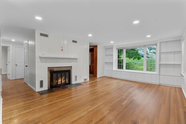 Foto del edificio - 1022 Bunker Hill Ave