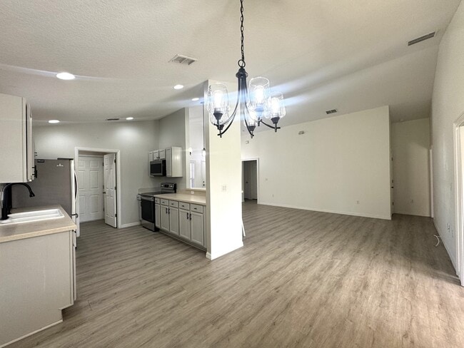 Building Photo - 308 Robin Rd