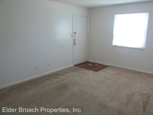 Building Photo - 7993 Shady Oak Trl