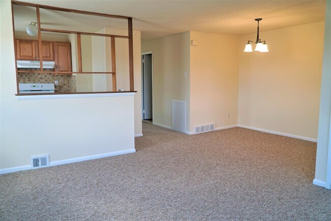 Building Photo - 5468 Vicaris St