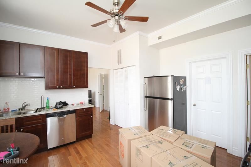 Primary Photo - 925 N Ashland Ave