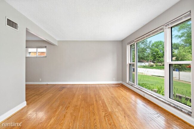 Building Photo - 2 br, 1 bath House - 7558 Shaftesbury Ave