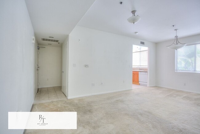 Building Photo - Luxurious Modern Condo in Alhambra