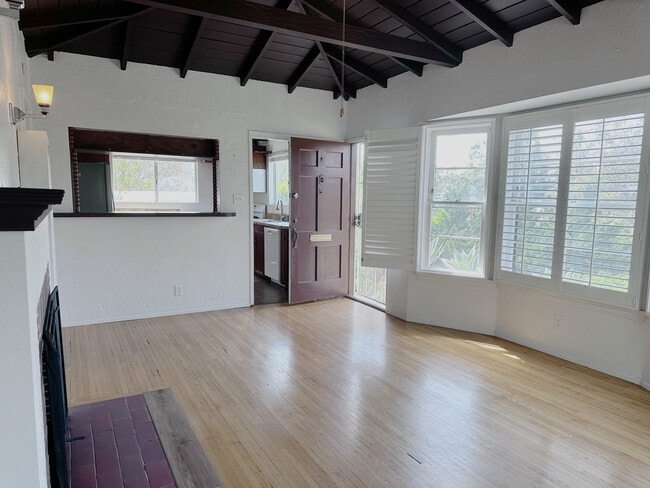 Building Photo - 2108 Pier Ave