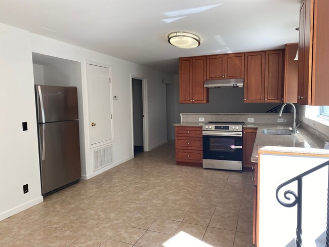 Building Photo - 1033 Pacific Ave