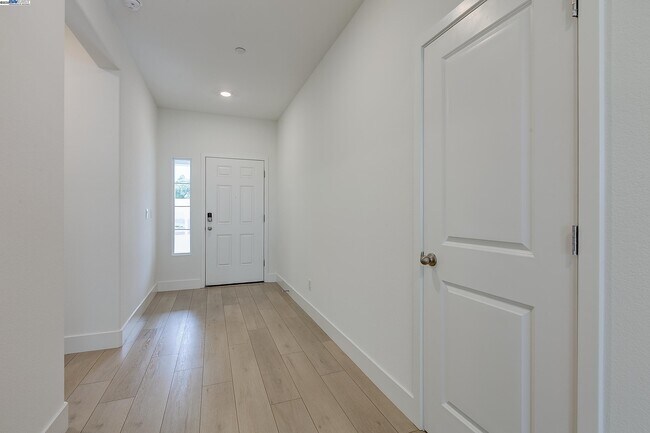 Building Photo - 1227 Richardson Rd