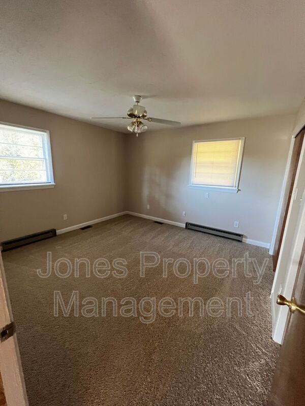 Building Photo - 5540 Woodleaf Rd
