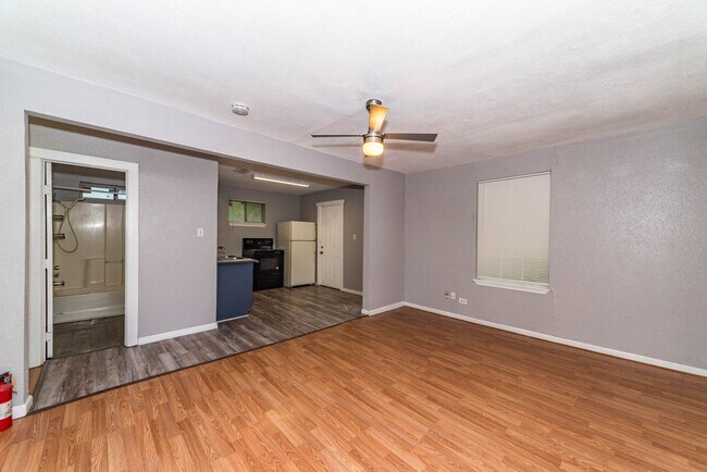 Building Photo - 508 Bee St