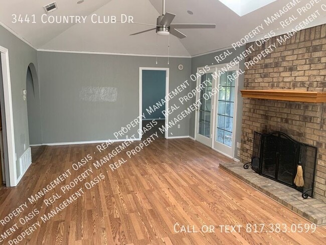 Foto del edificio - 3441 Country Club Dr