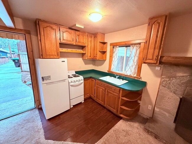 Building Photo - Studio cabin for rent in South Lake Tahoe