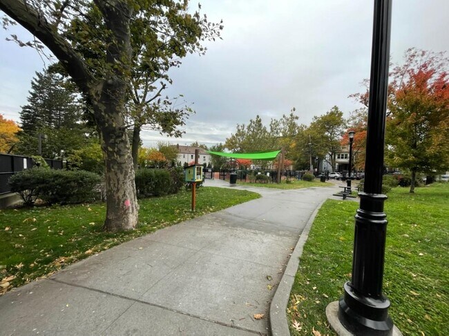 Foto del edificio - 99 Duncan Ave