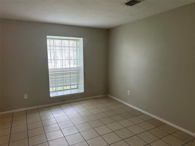 Building Photo - 12881 High Star Dr