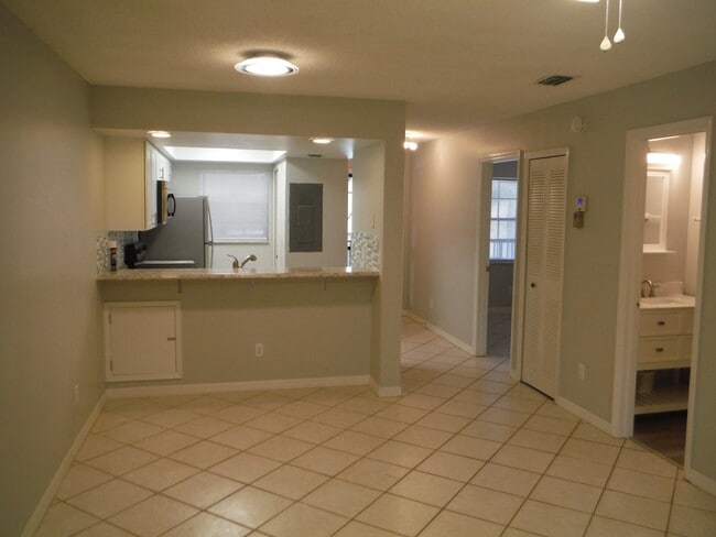 Building Photo - 3035 Sir Hamilton Cir