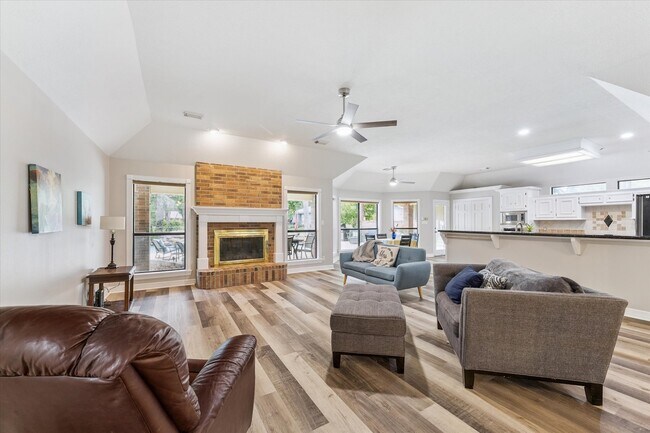 Foto del edificio - 23818 Pin Oak Dr