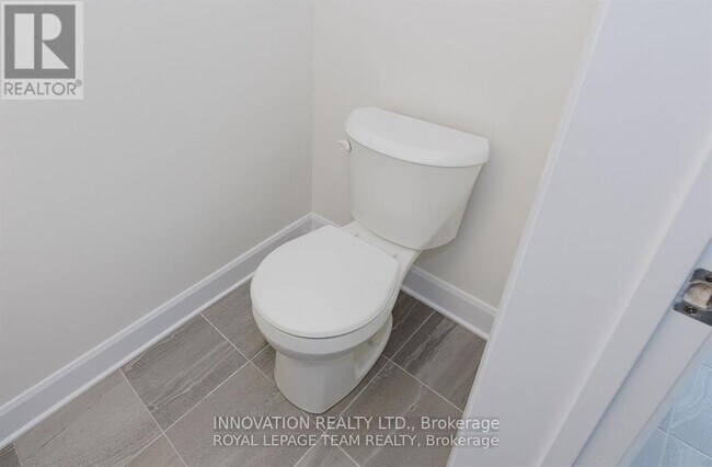 Building Photo - 127 Succession Ct