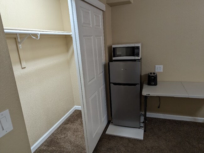 Building Photo - 323 Zuniga St