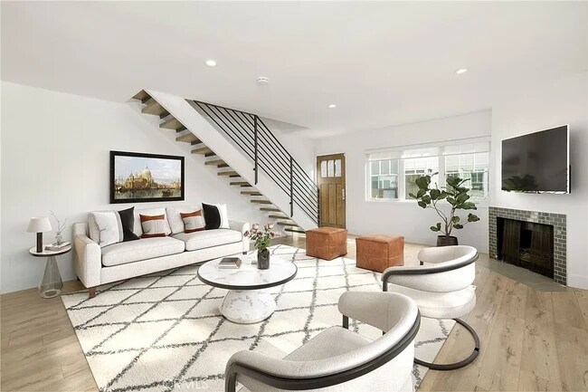 Foto del edificio - 1345 Manhattan Beach Blvd