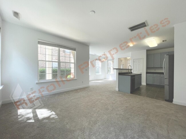 Foto del edificio - Beautiful 2 Story 3 Bedroom 2.5 Bath Townh...
