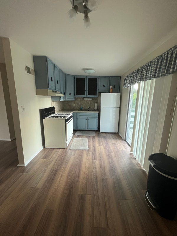 Primary Photo - 425 Hebner St