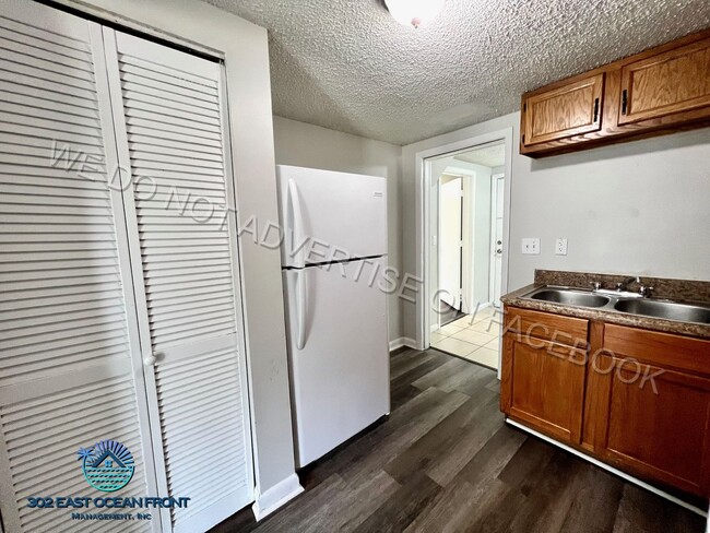 Foto del edificio - Adorable, fully renovated 3 bedroom / 1 ba...