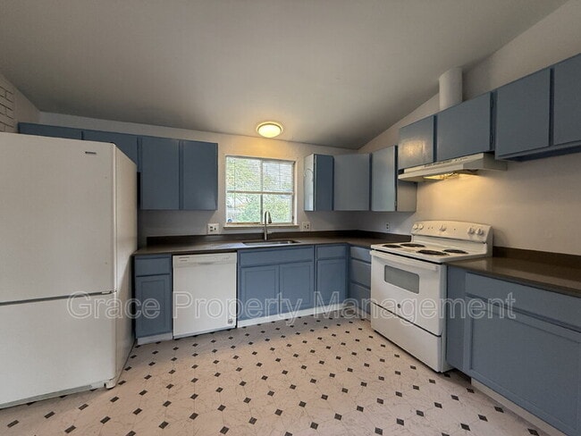 Building Photo - 1300 Quari St