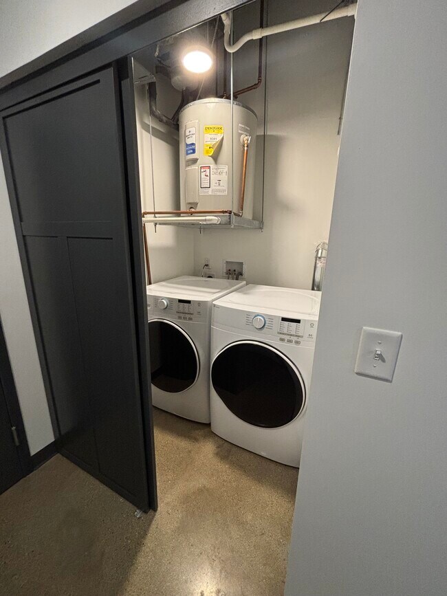 Foto del edificio - Cross and Middle Apartments