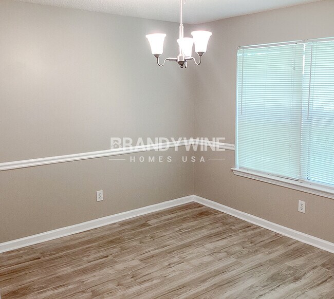 Building Photo - One month FREE RENT!!!
