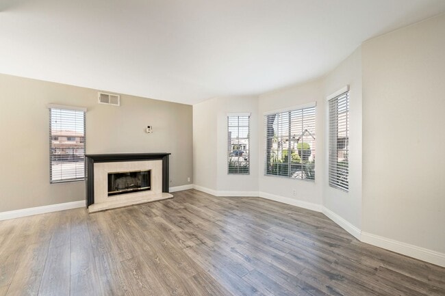 Foto del edificio - 2 Story dream home, 3 bedroom, 2 and 1/2 B...