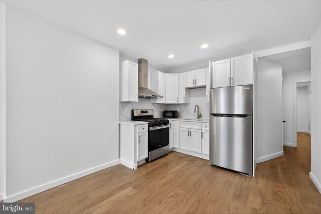 Building Photo - 2239 W Oxford St