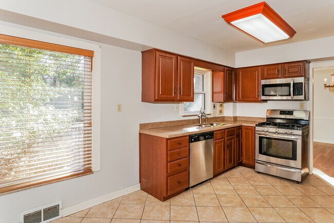 Foto del edificio - 2343 Ridgewood Rd