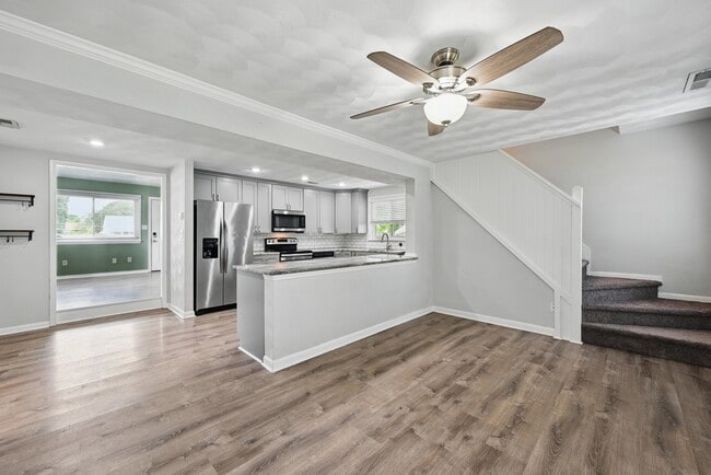 Foto del edificio - 3521 Brest Ave