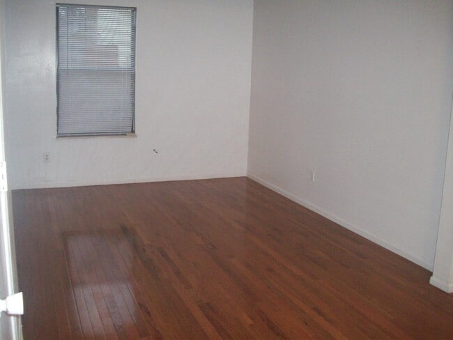 Building Photo - 2512 Elmwood Pkwy