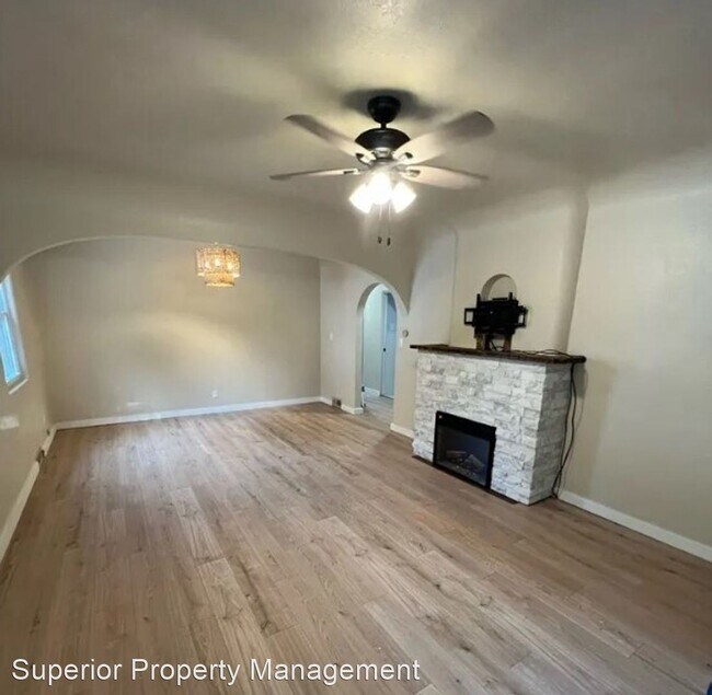 Building Photo - 4 br, 3 bath House - 222 Main St