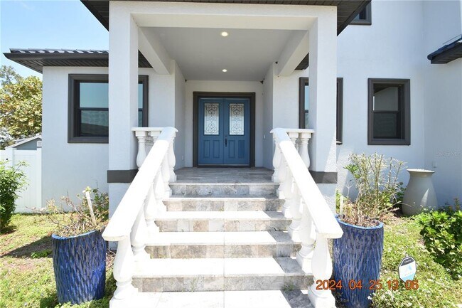 Building Photo - 6529 Manila Palm Way