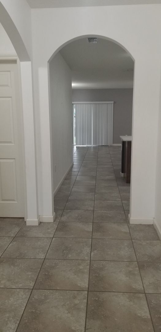 Foto del edificio - Newer, Spacious 4 bedroom, 2 bath, 2 car g...