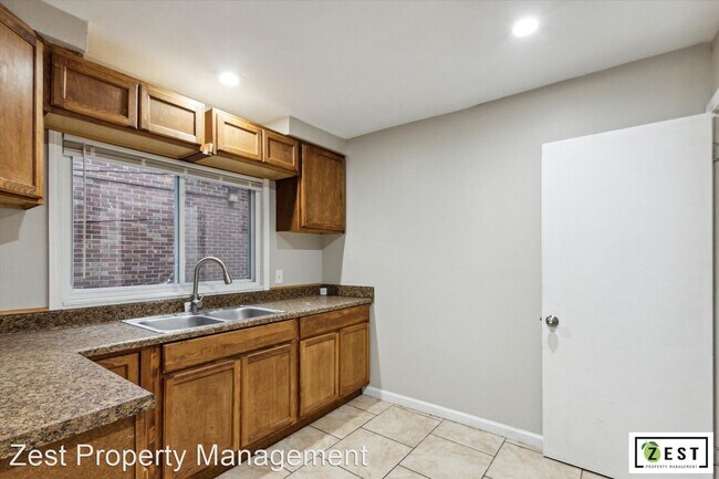 Building Photo - 2 br, 1 bath Apartment - 7601 Curtis Street