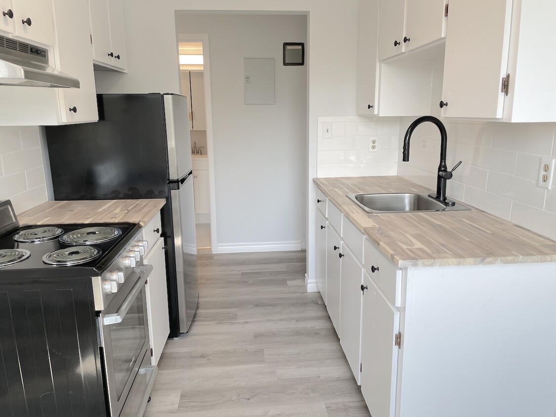 Primary Photo - 471 Tecumseh Rd W